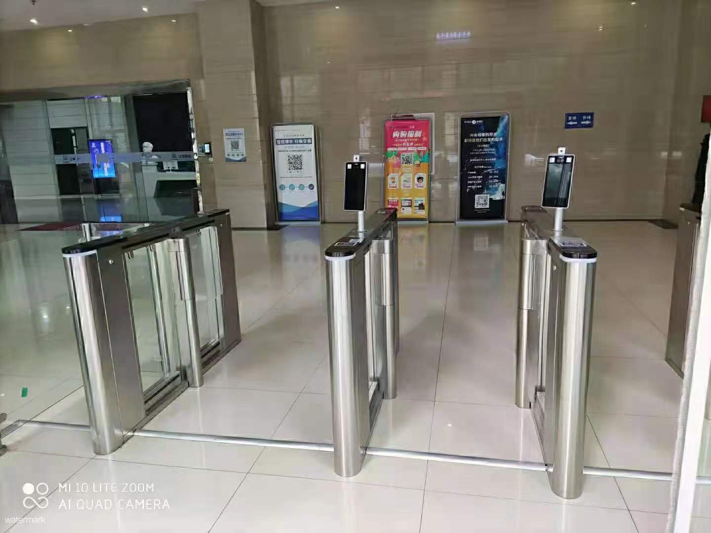 測溫人臉識別通道閘機帶給您無感考勤