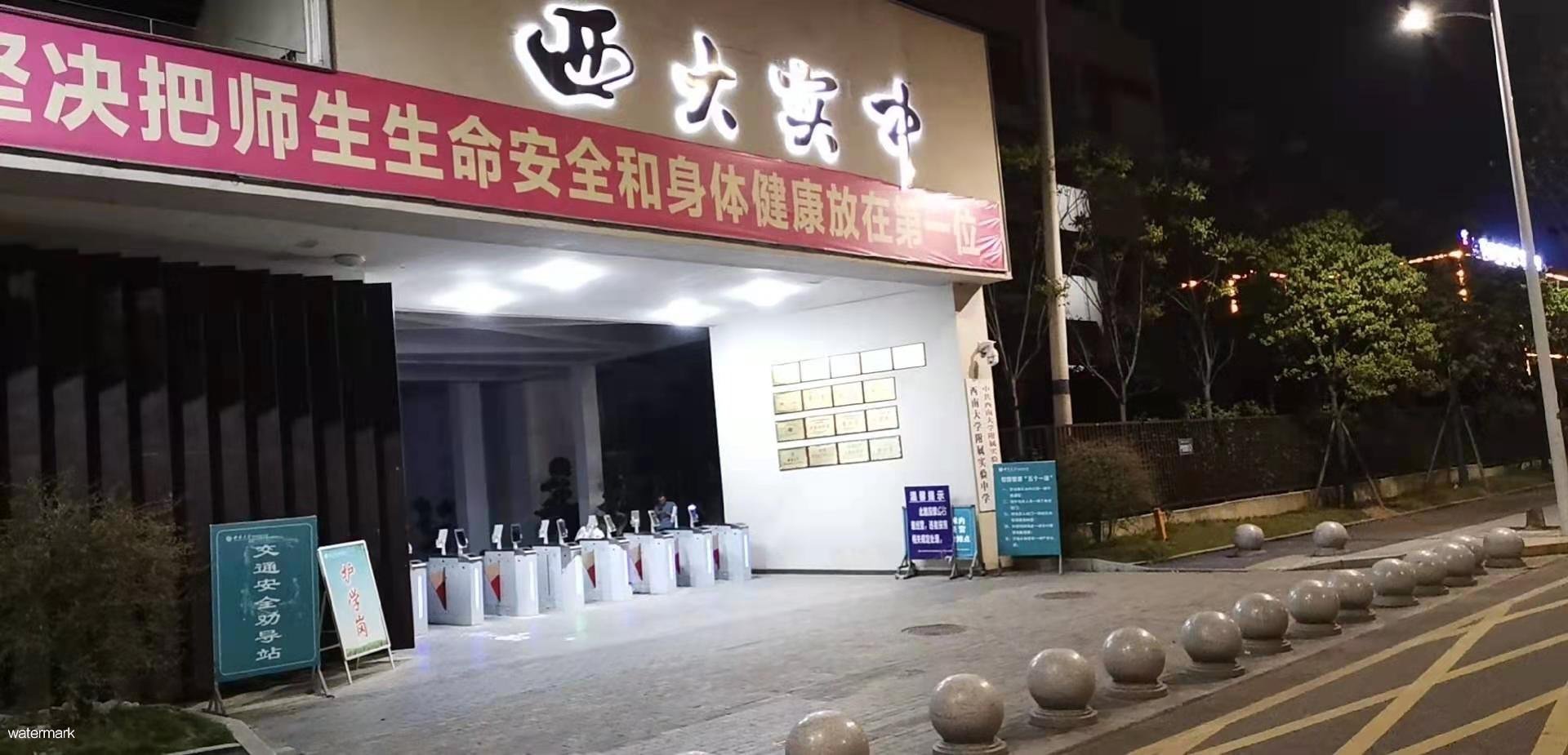 人臉識別閘機系統在智慧校園的應用和功能價值是什么？