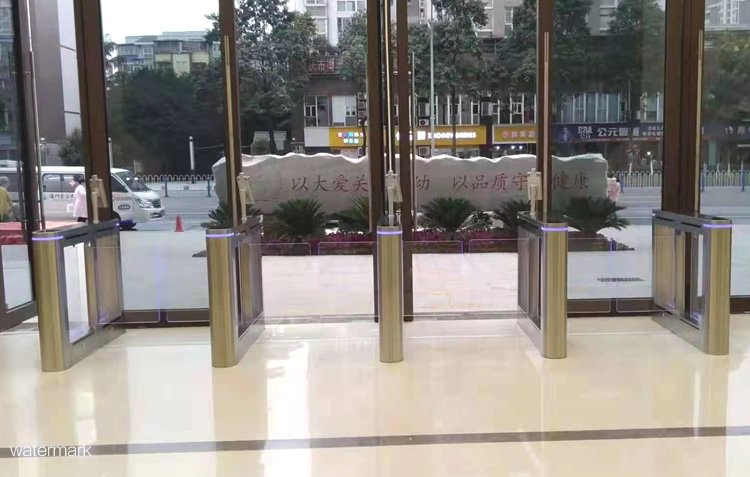 景區人臉測溫健康碼閘機為入園管控嚴格把關