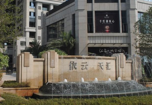 佛山禪城區依云天匯小區-擺閘道閘機工程